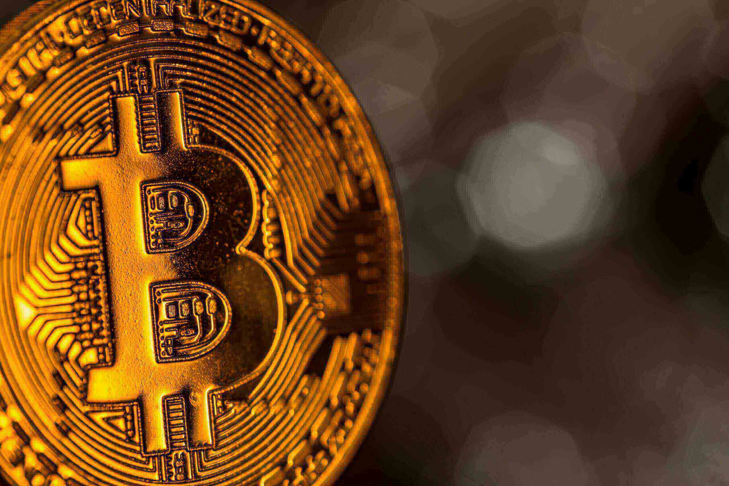 Bitcoin Tăng Cao Kỷ Lục, Chạm Ngưỡng 64.000 USD